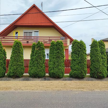 Szaffi Apartman Хайдусобосло Экстерьер фото