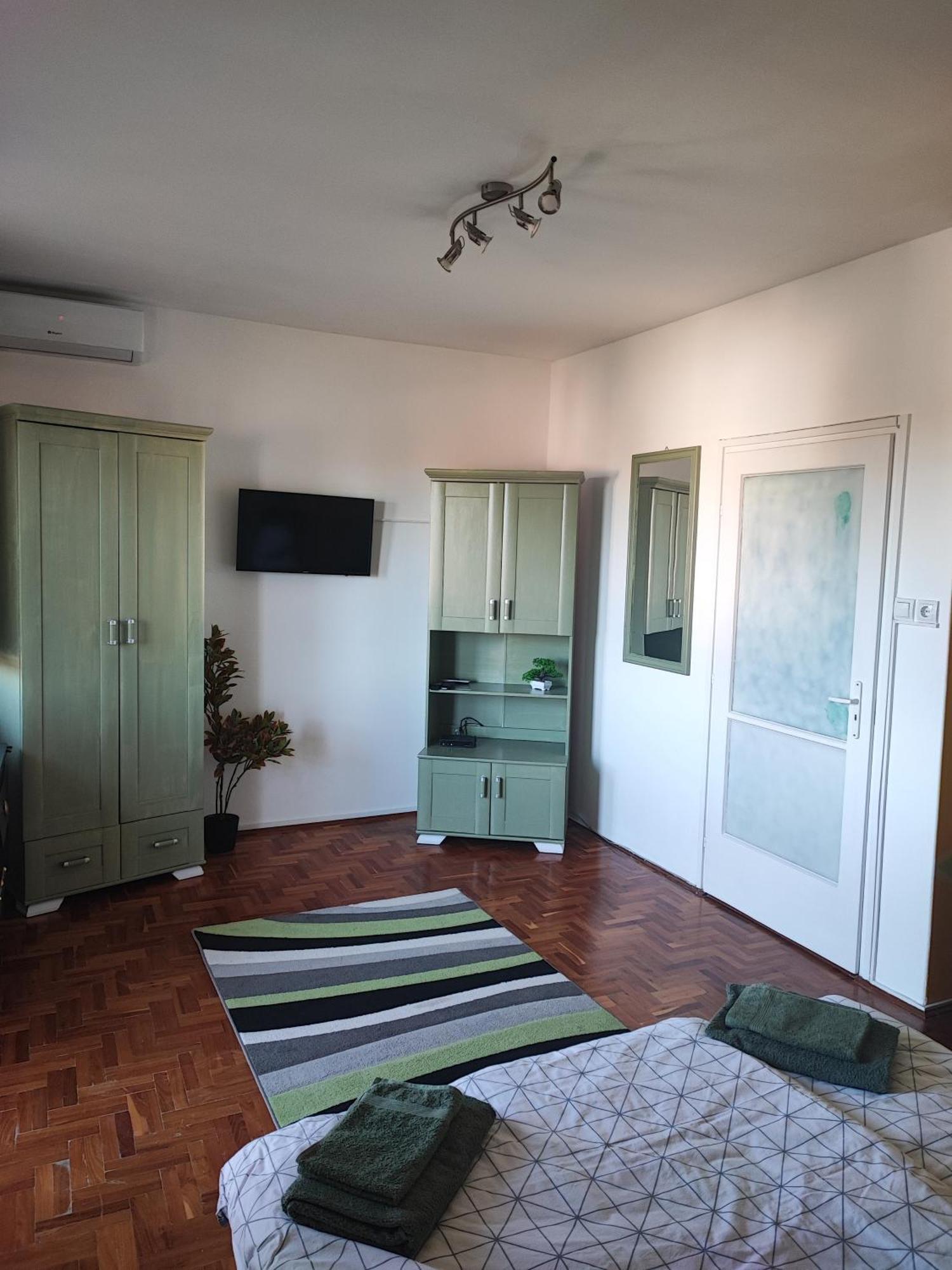 Szaffi Apartman Хайдусобосло Экстерьер фото