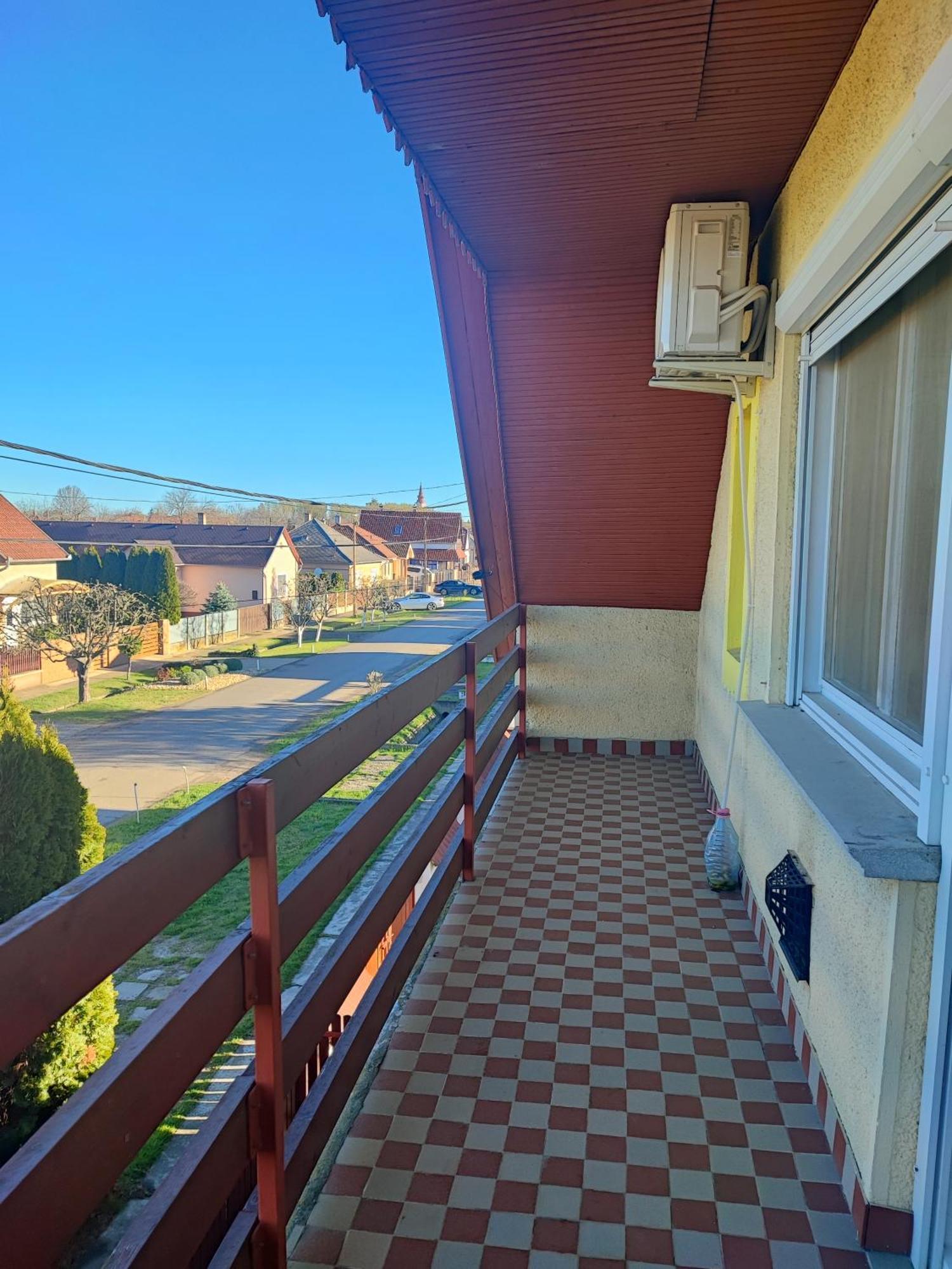 Szaffi Apartman Хайдусобосло Экстерьер фото